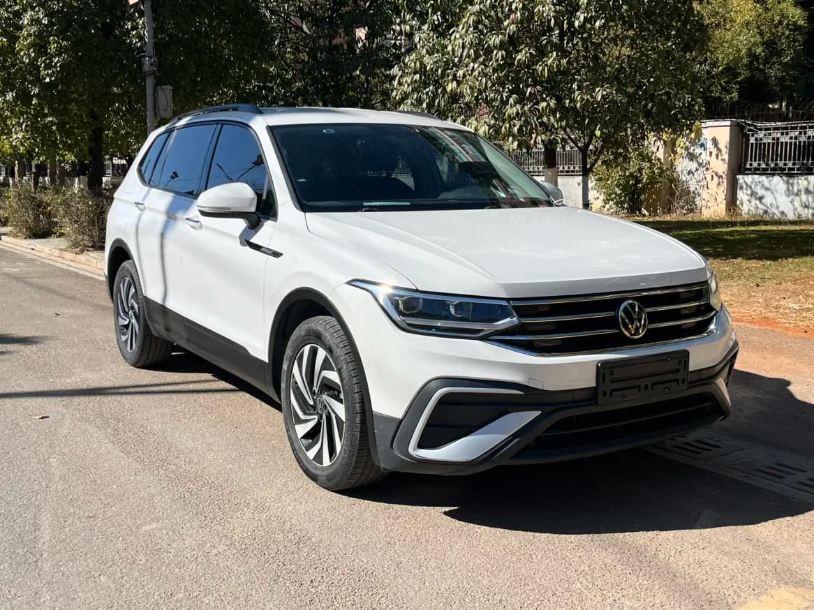 Volkswagen Tiguan L 2022 г. 65044 км. — фото 3