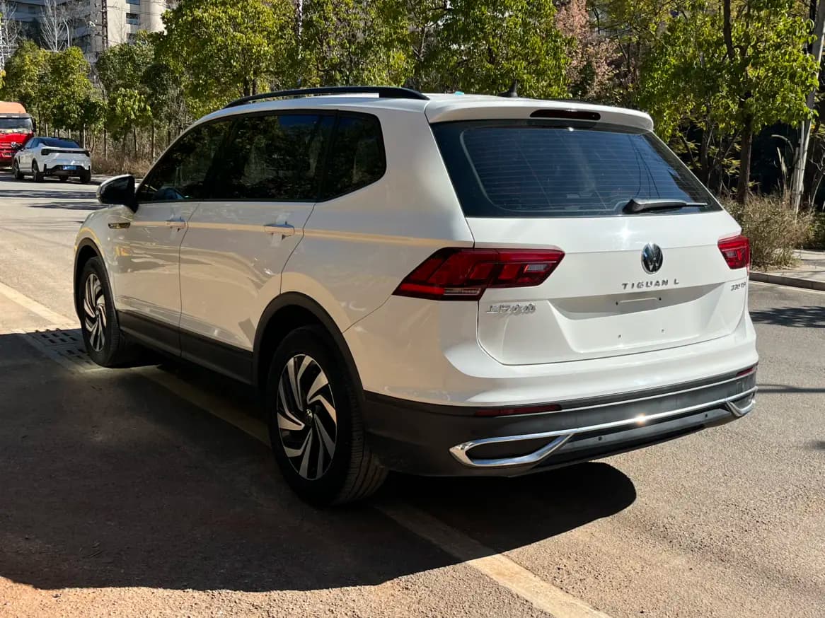Volkswagen Tiguan L 2022 г. 65044 км. — фото 5