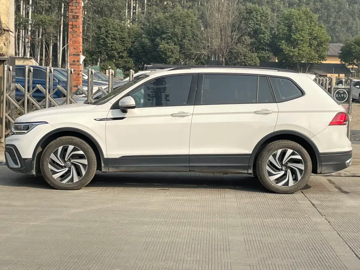 Volkswagen Tiguan L 2022 г. 100045 км. — фото 3