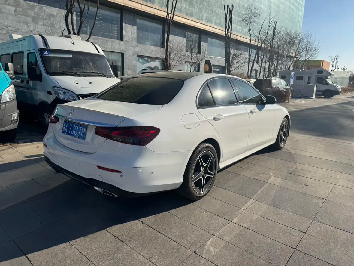 Mercedes-Benz E-Class 2023 г. 46084 км. — фото 4
