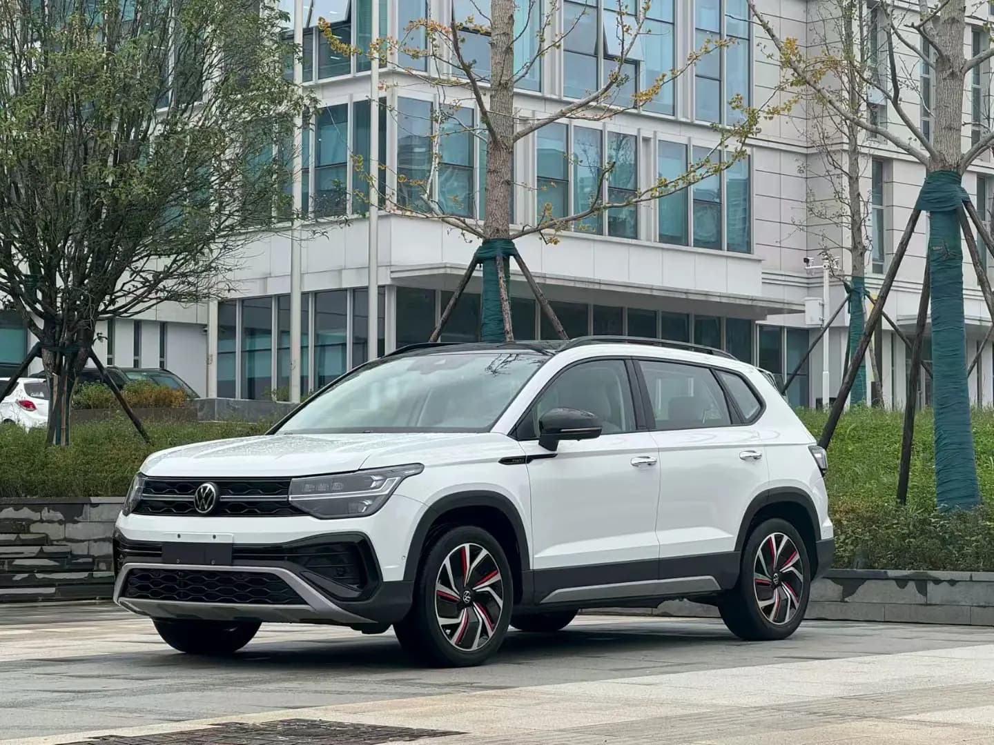 Volkswagen Tharu 2024 г. 25131 км.