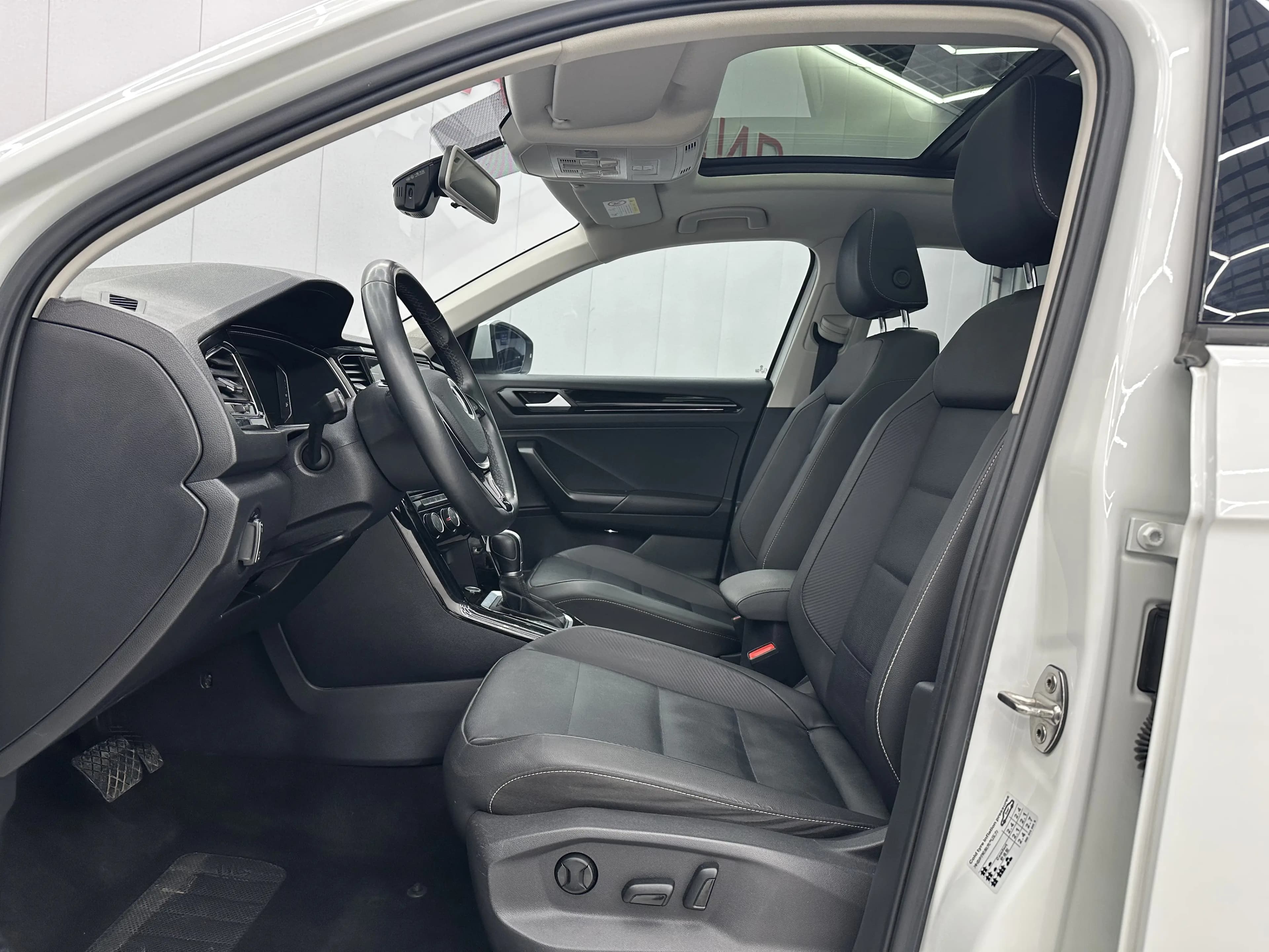 Volkswagen T-Roc 2023 г. 58004 км. — фото 12