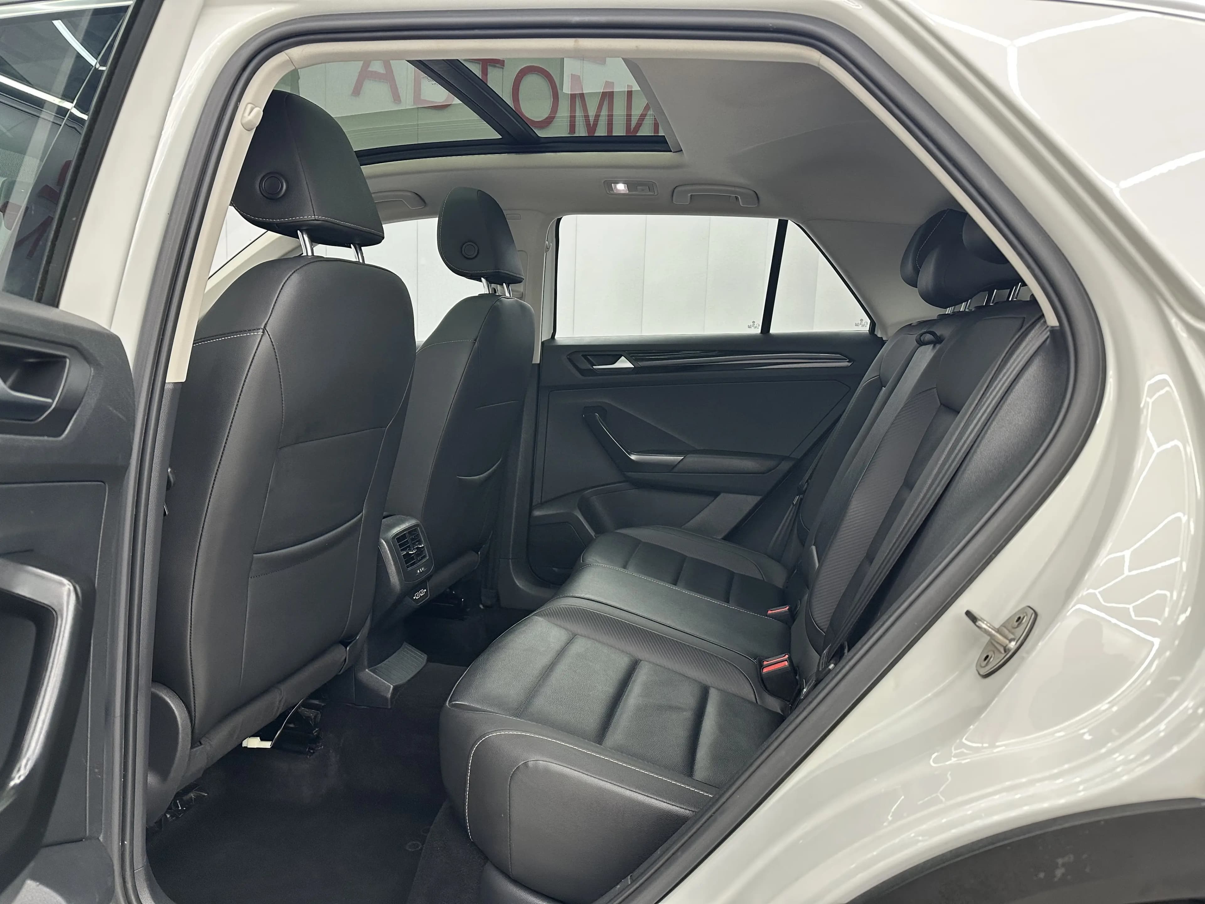 Volkswagen T-Roc 2023 г. 58004 км. — фото 14