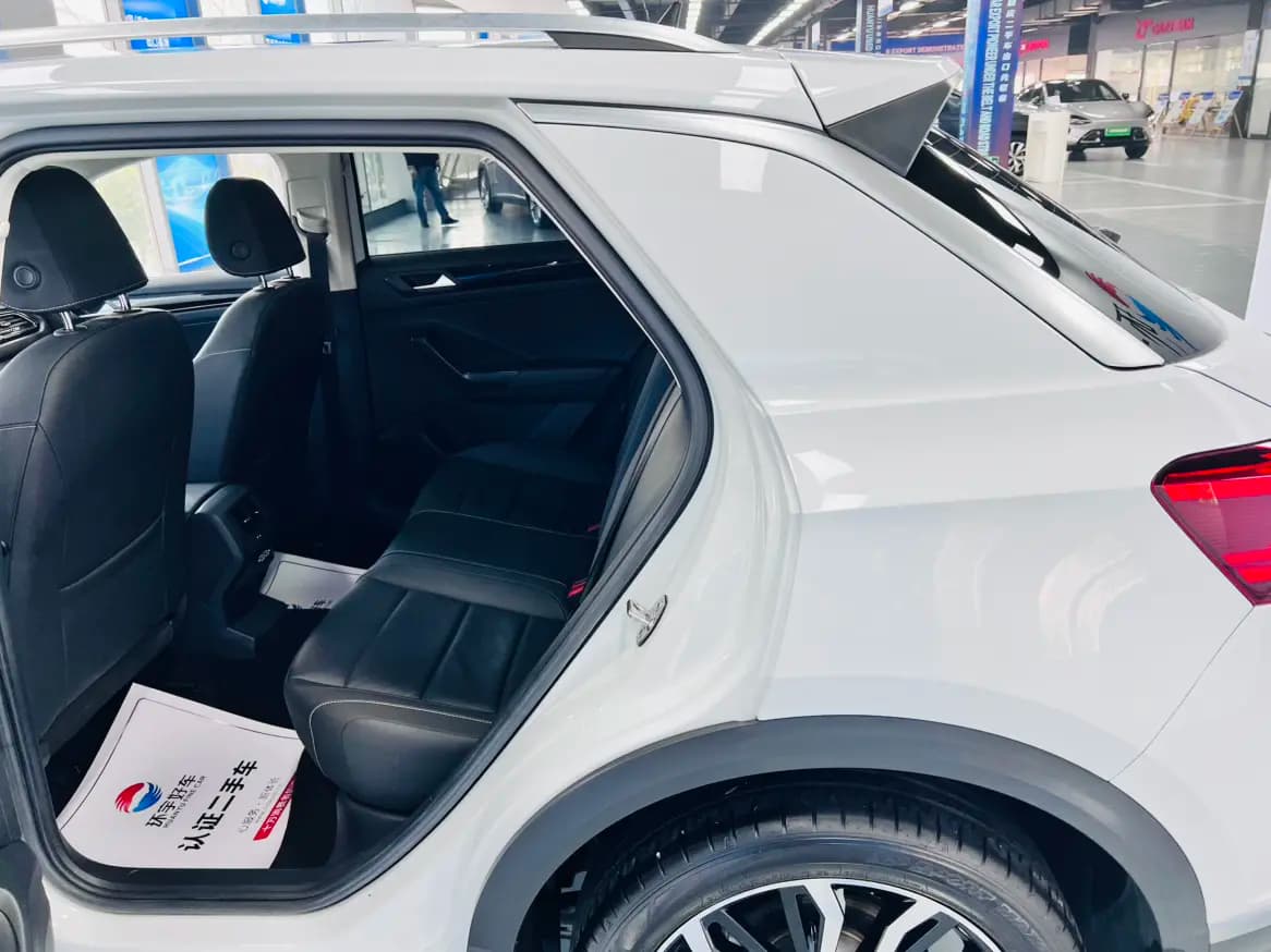 Volkswagen T-Roc 2023 г. 29005 км. — фото 12