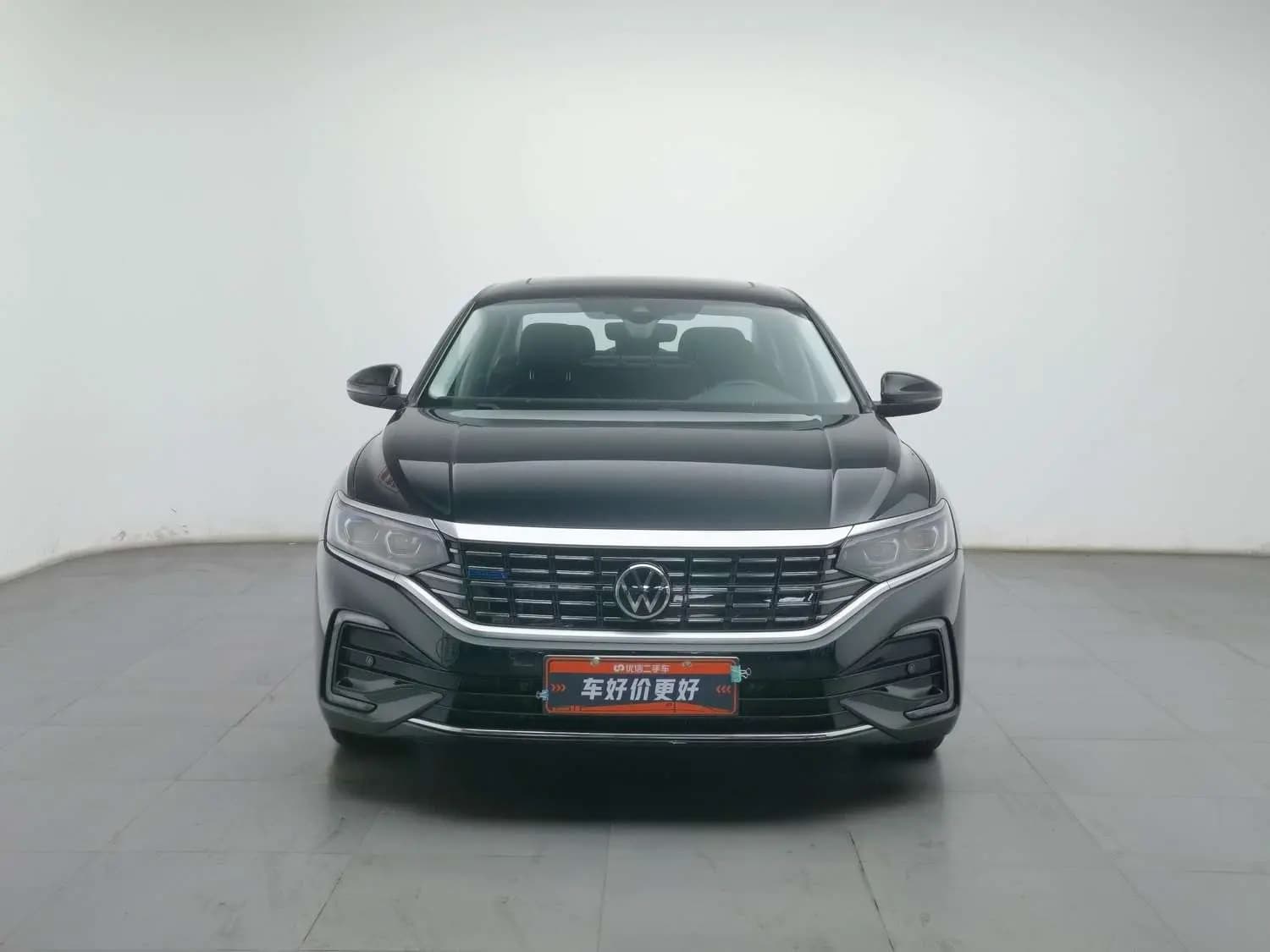 Volkswagen Passat PHEV 2023 г. 29513 км. — фото 2