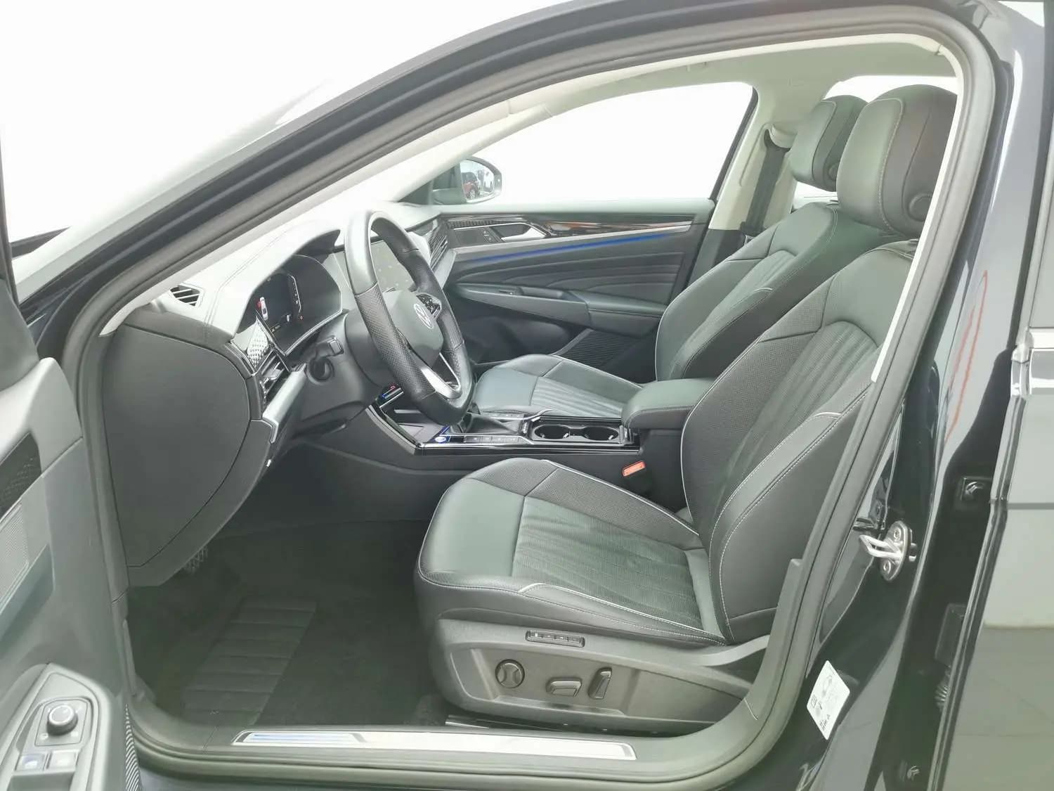 Volkswagen Passat PHEV 2023 г. 29513 км. — фото 14