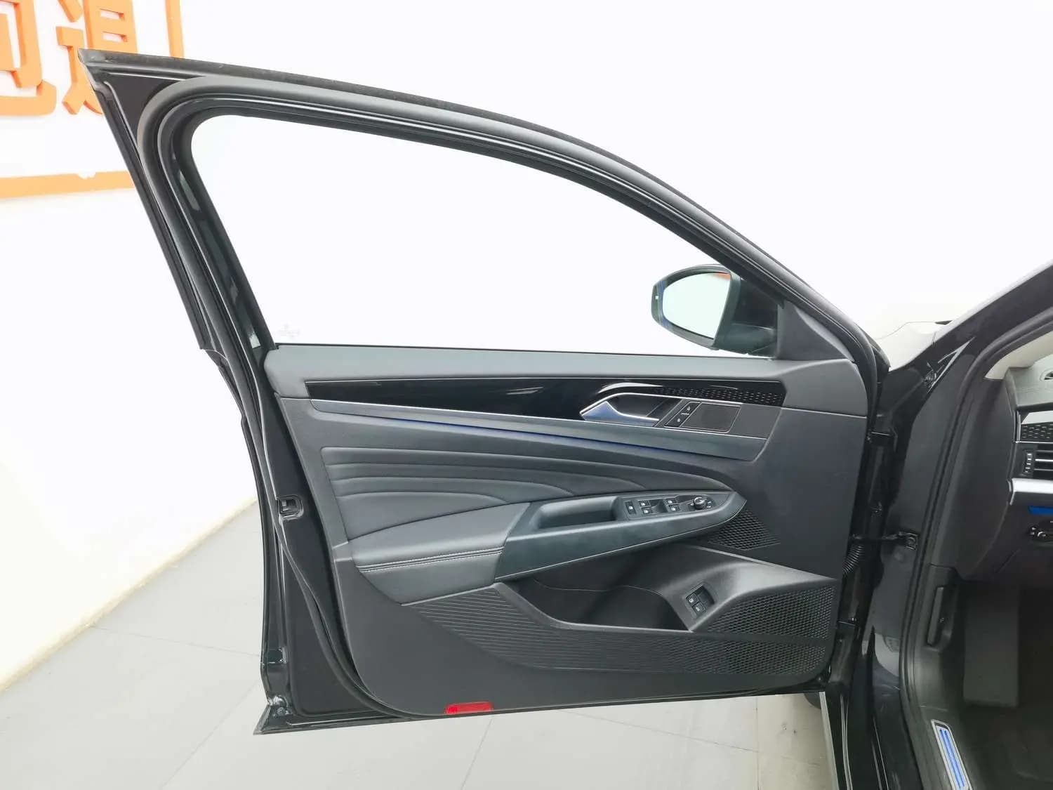 Volkswagen Passat PHEV 2023 г. 29513 км. — фото 18