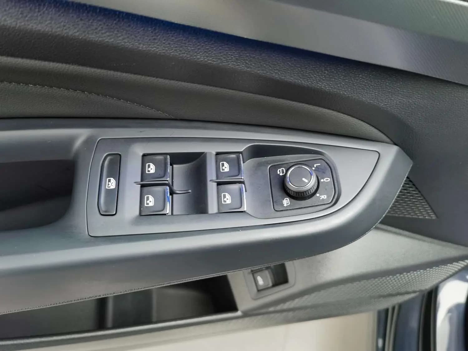 Volkswagen Passat PHEV 2023 г. 29513 км. — фото 19