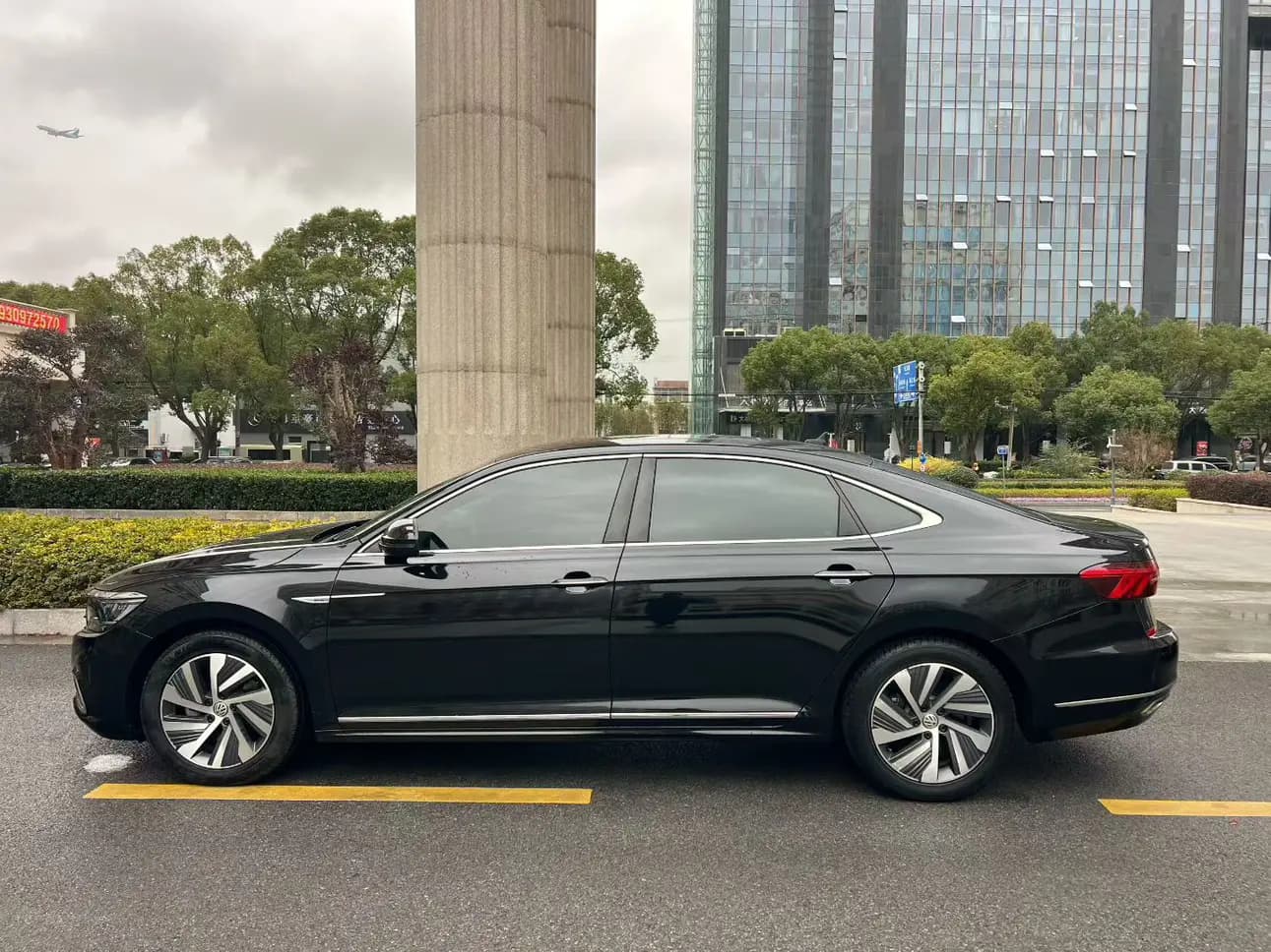 Volkswagen Passat PHEV 2021 г. 113314 км. — фото 2