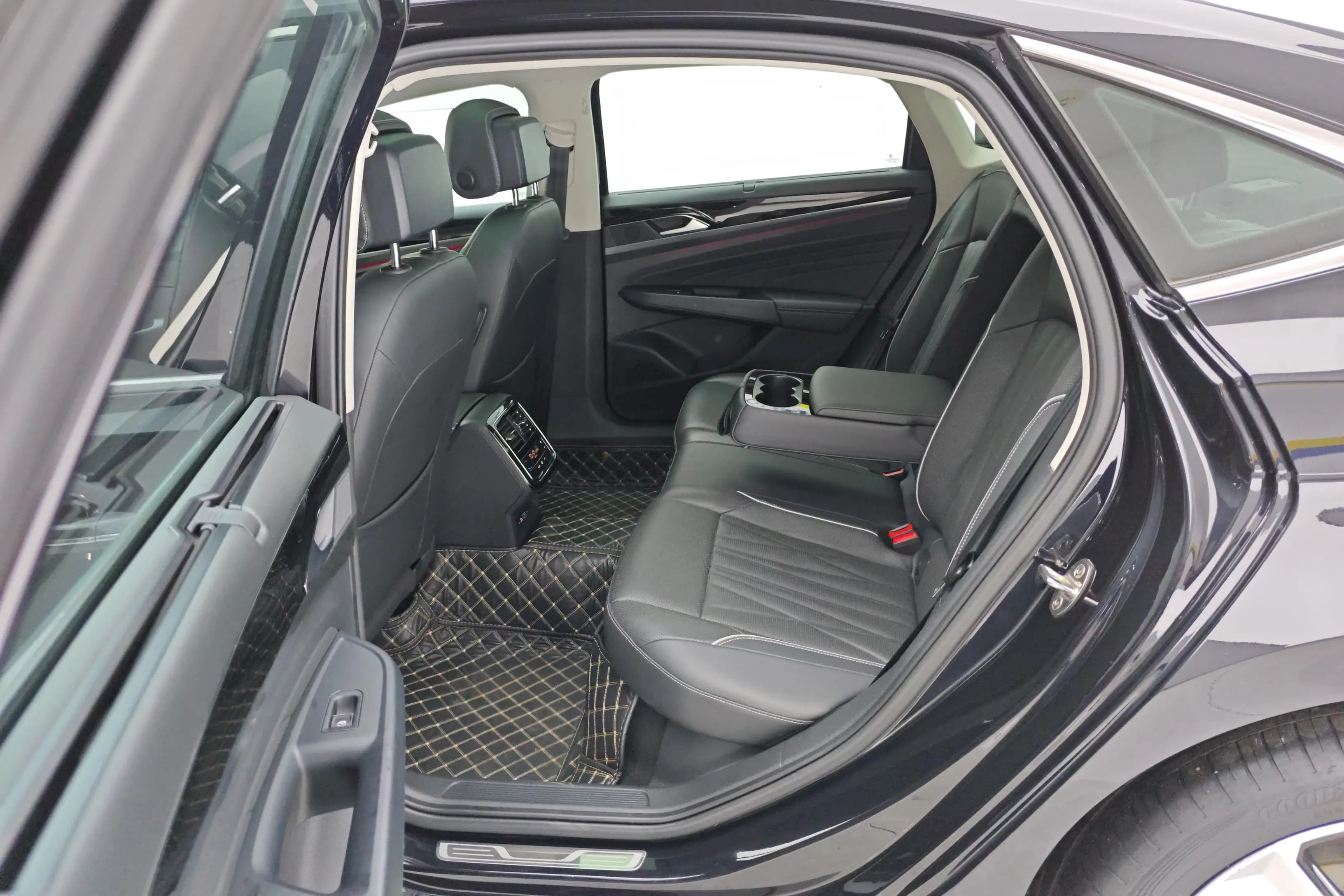 Volkswagen Passat 2022 г. 52515 км. — фото 12
