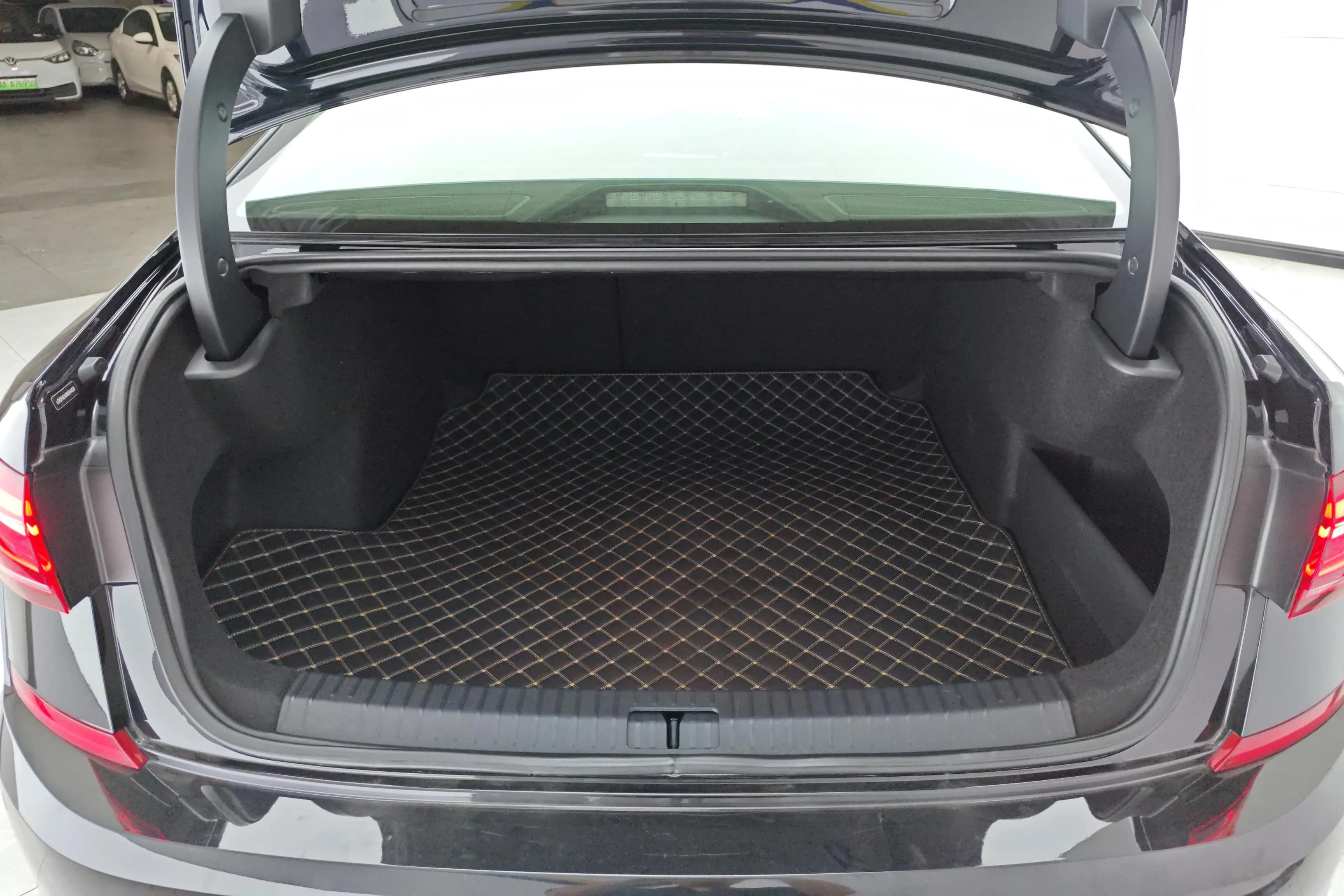 Volkswagen Passat 2022 г. 52515 км. — фото 13