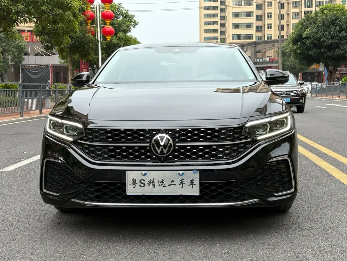 Volkswagen Passat 2022 г. 51016 км. — фото 2