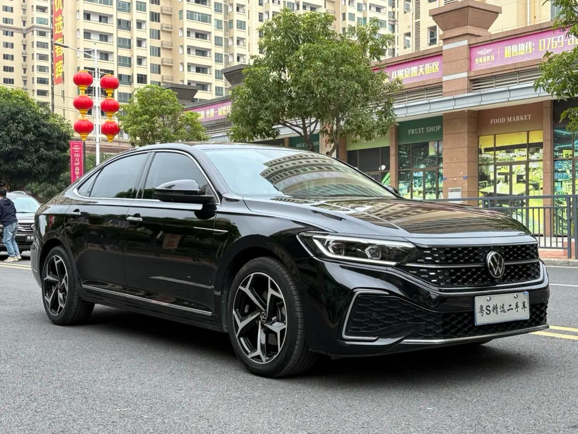 Volkswagen Passat 2022 г. 51016 км. — фото 3