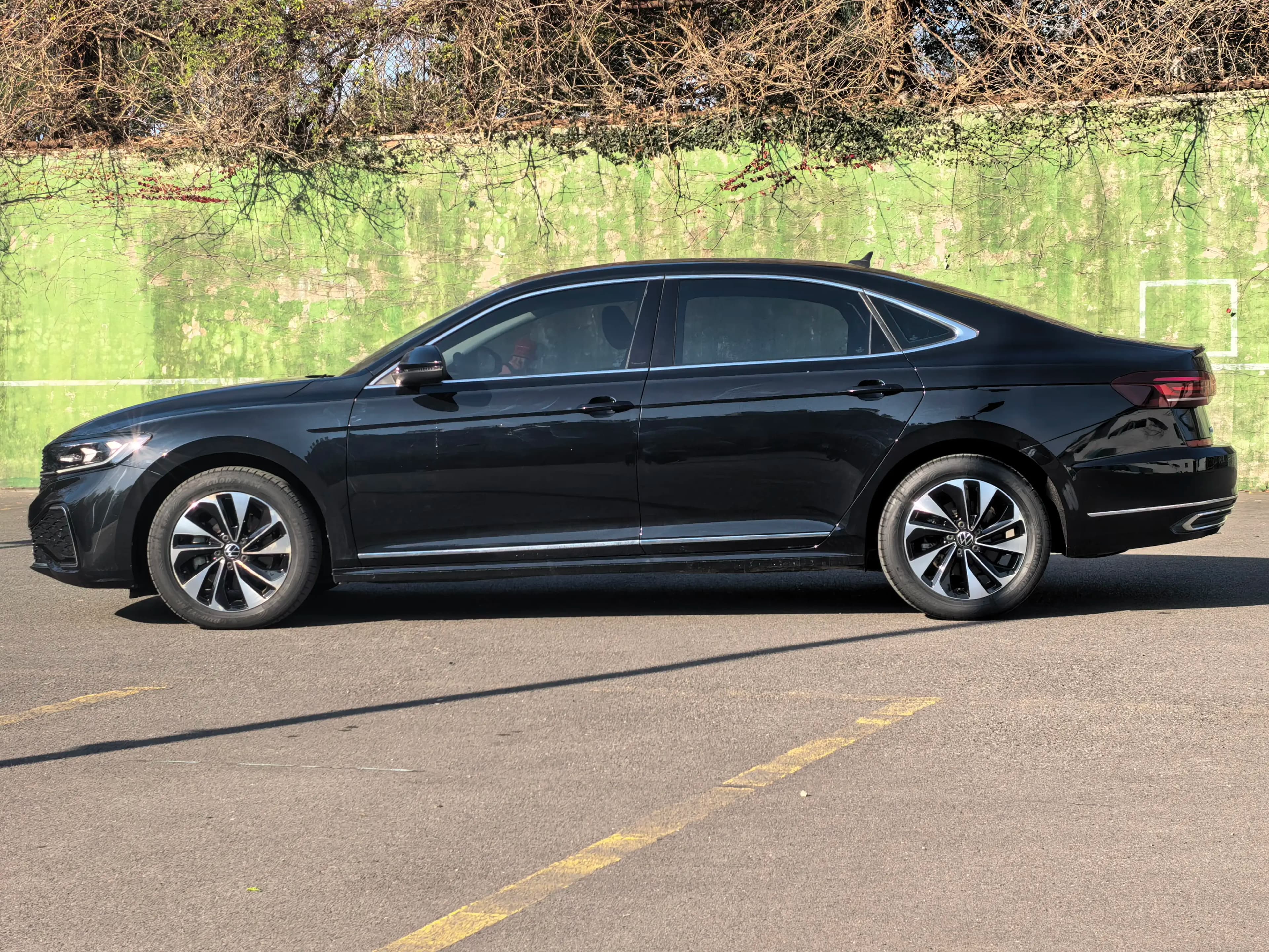 Volkswagen Passat 2023 г. 34118 км. — фото 2