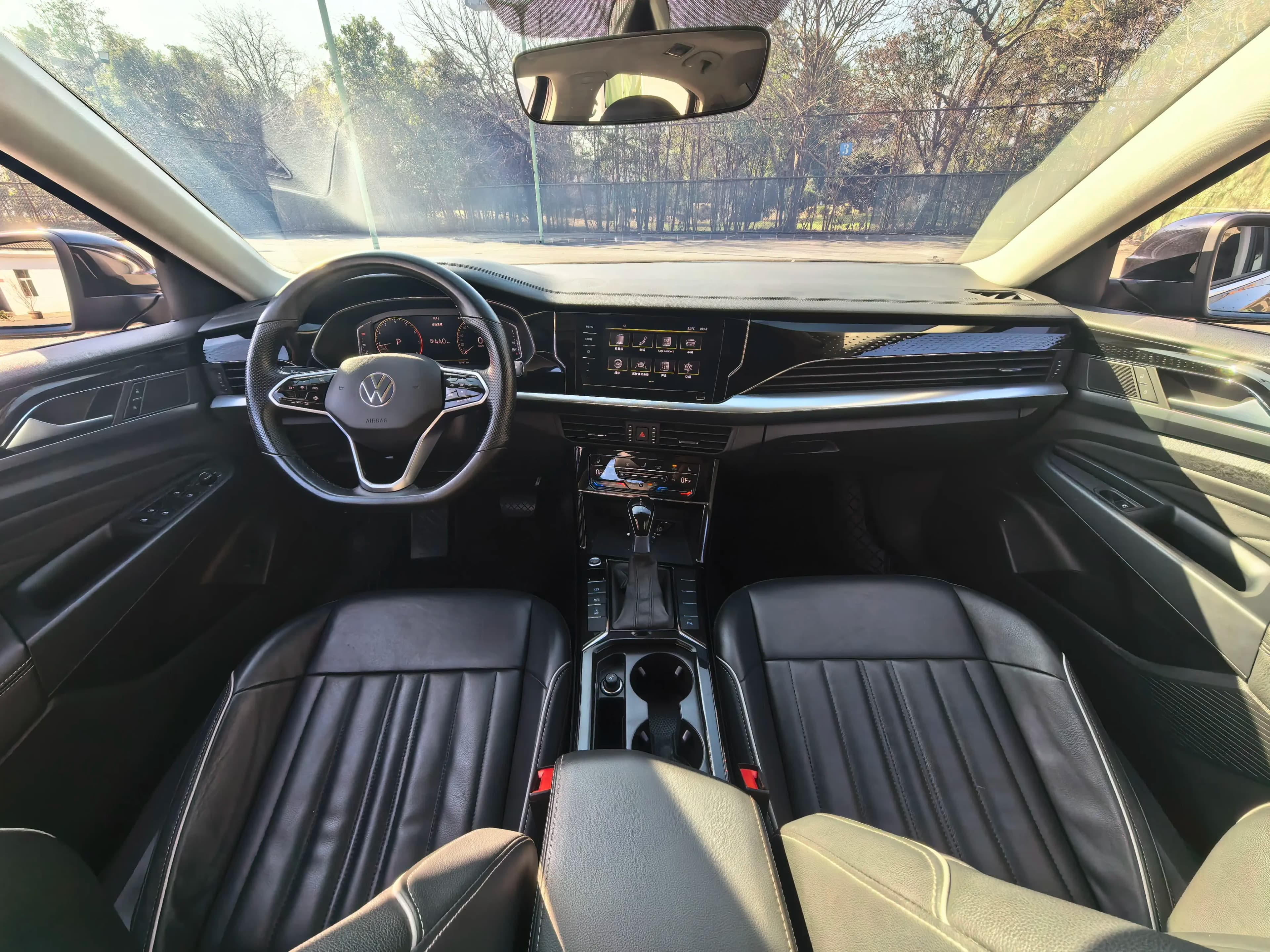 Volkswagen Passat 2023 г. 34118 км. — фото 13