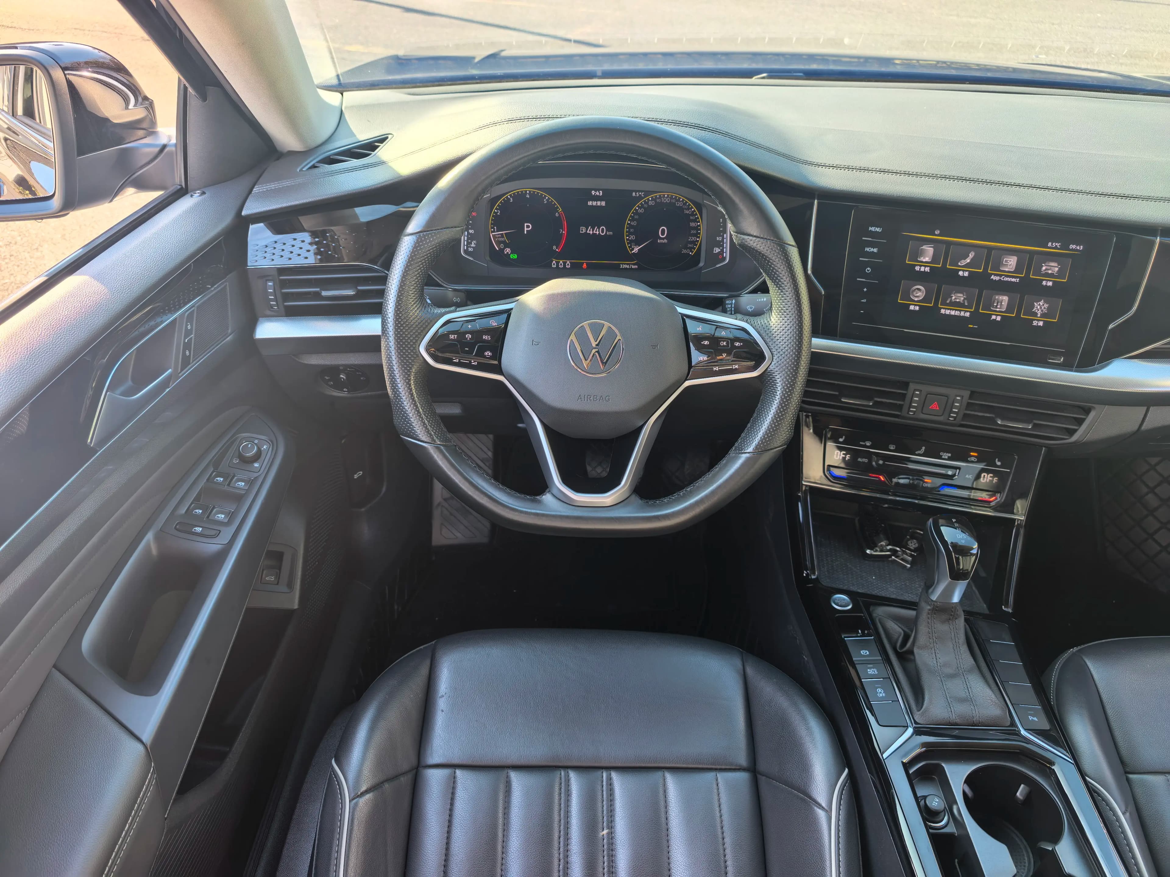 Volkswagen Passat 2023 г. 34118 км. — фото 14