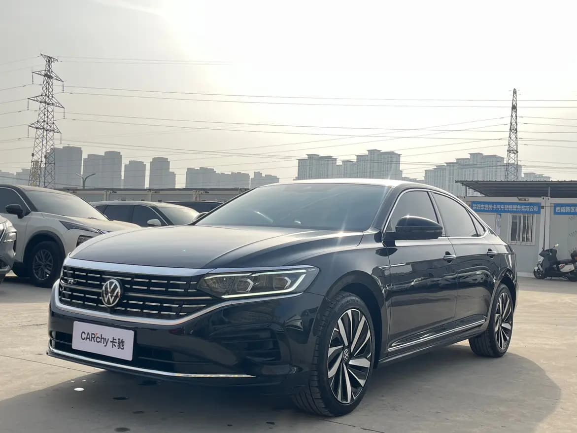 Volkswagen Passat 2024 г. 38020 км.