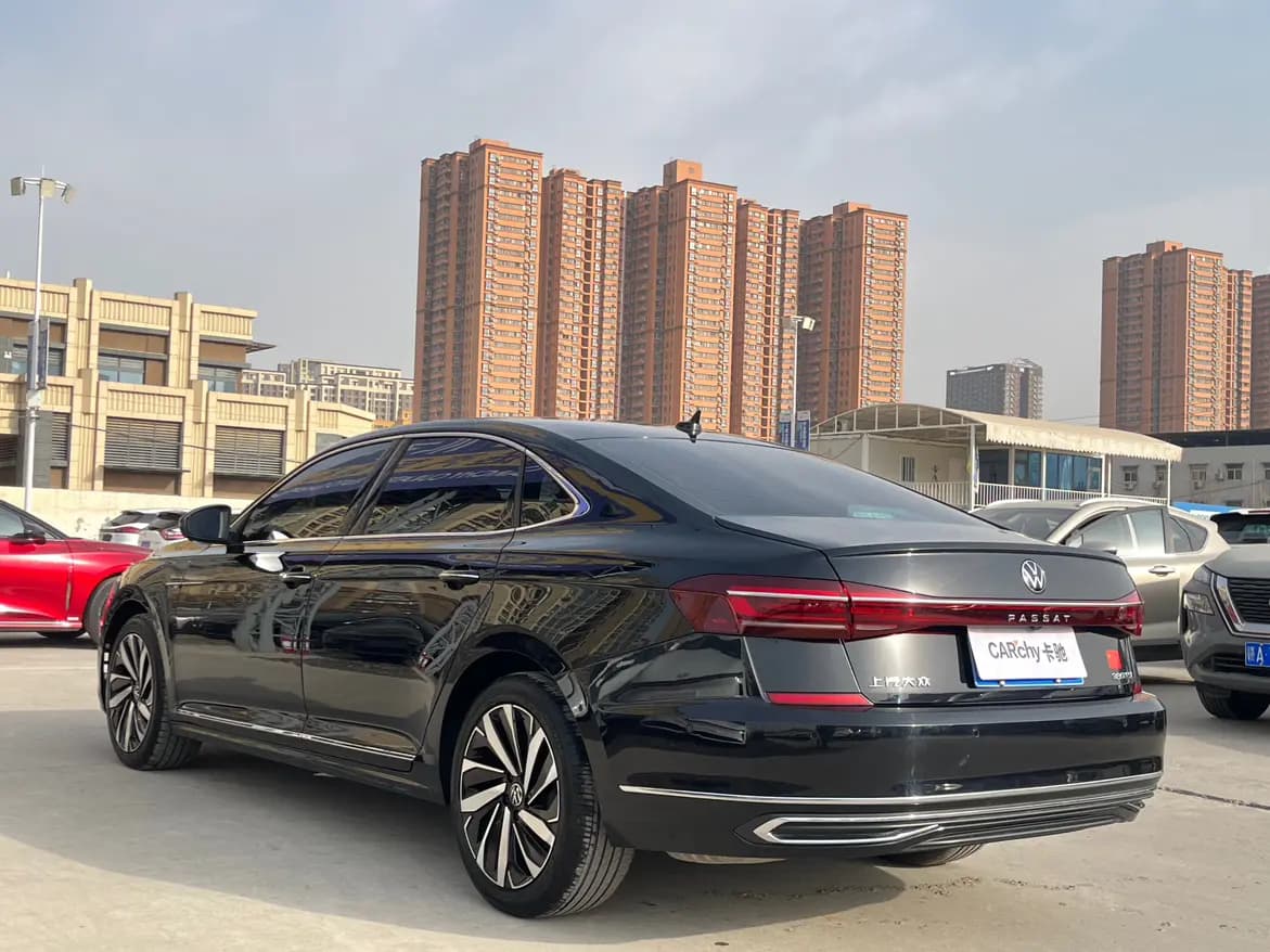 Volkswagen Passat 2024 г. 38020 км. — фото 4