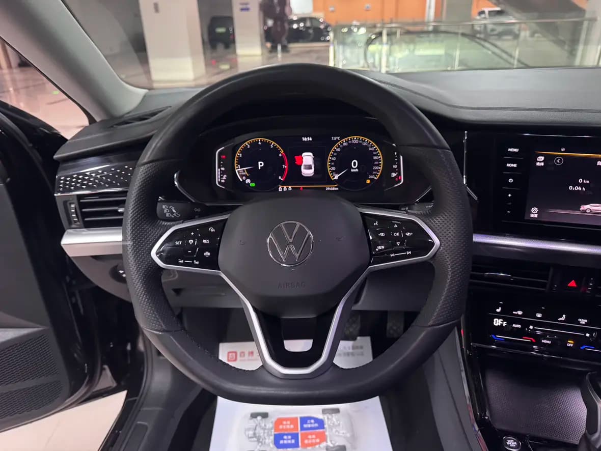 Volkswagen Passat 2023 г. 29023 км. — фото 12