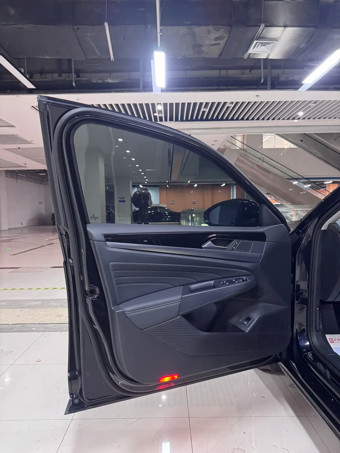 Volkswagen Passat 2023 г. 29023 км. — фото 14