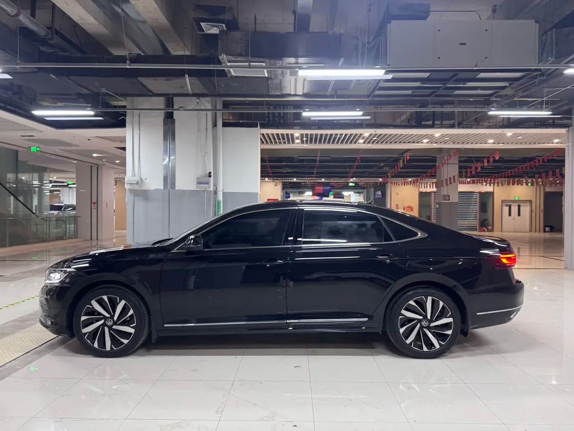Volkswagen Passat 2023 г. 29023 км. — фото 3