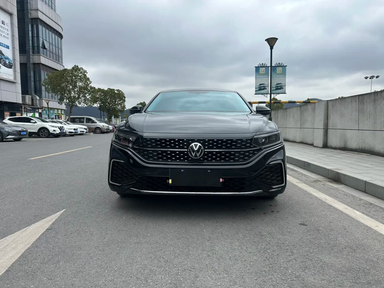 Volkswagen Passat 2024 г. 27024 км. — фото 2