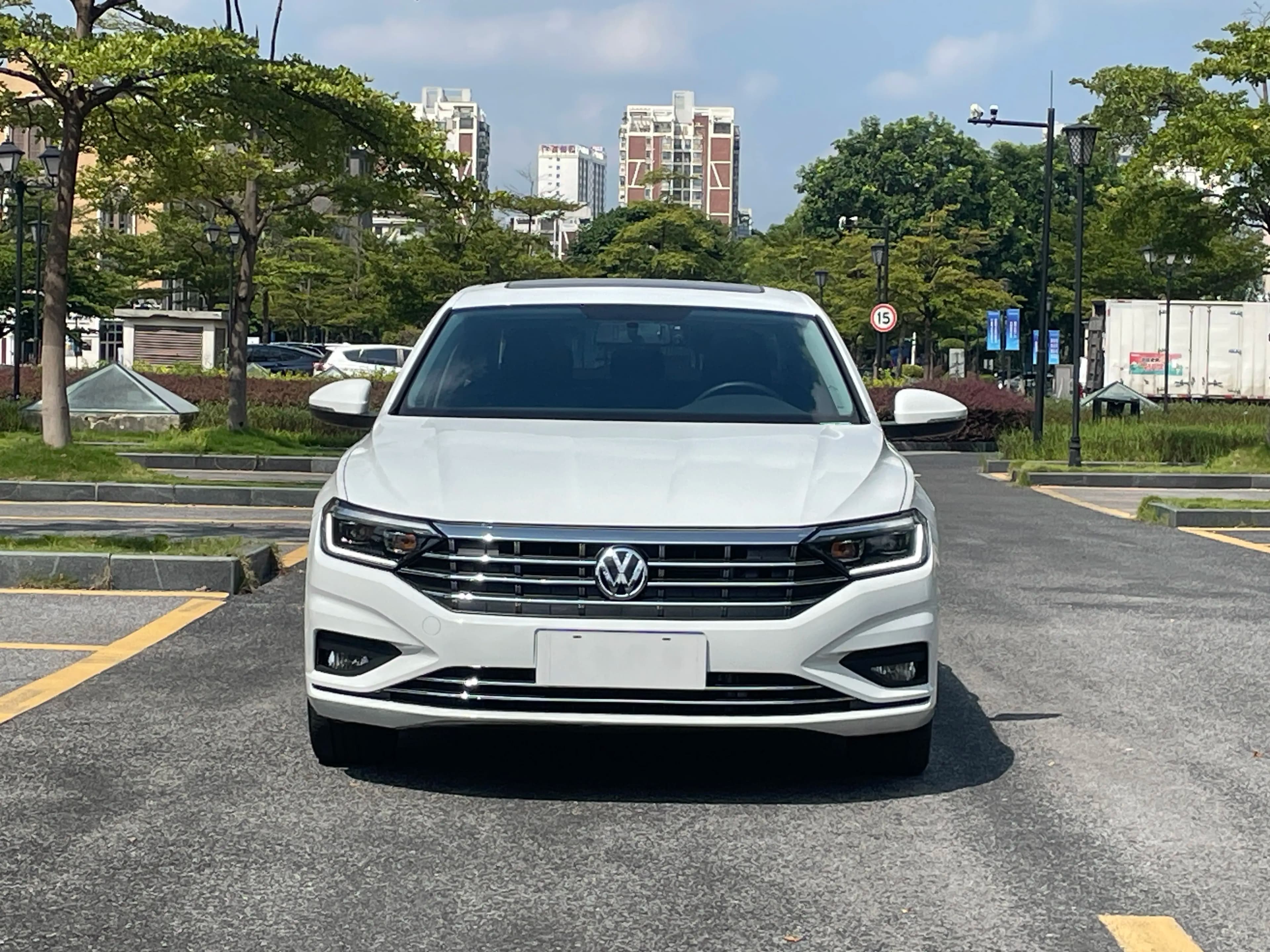 Volkswagen Sagitar 2022 г. 48075 км. — фото 2