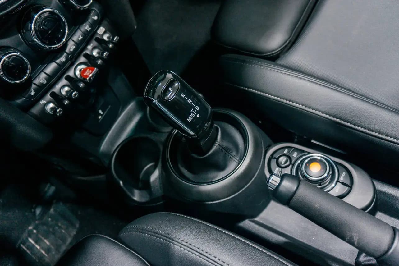 MINI  2021 г. 56000 км. — фото 12