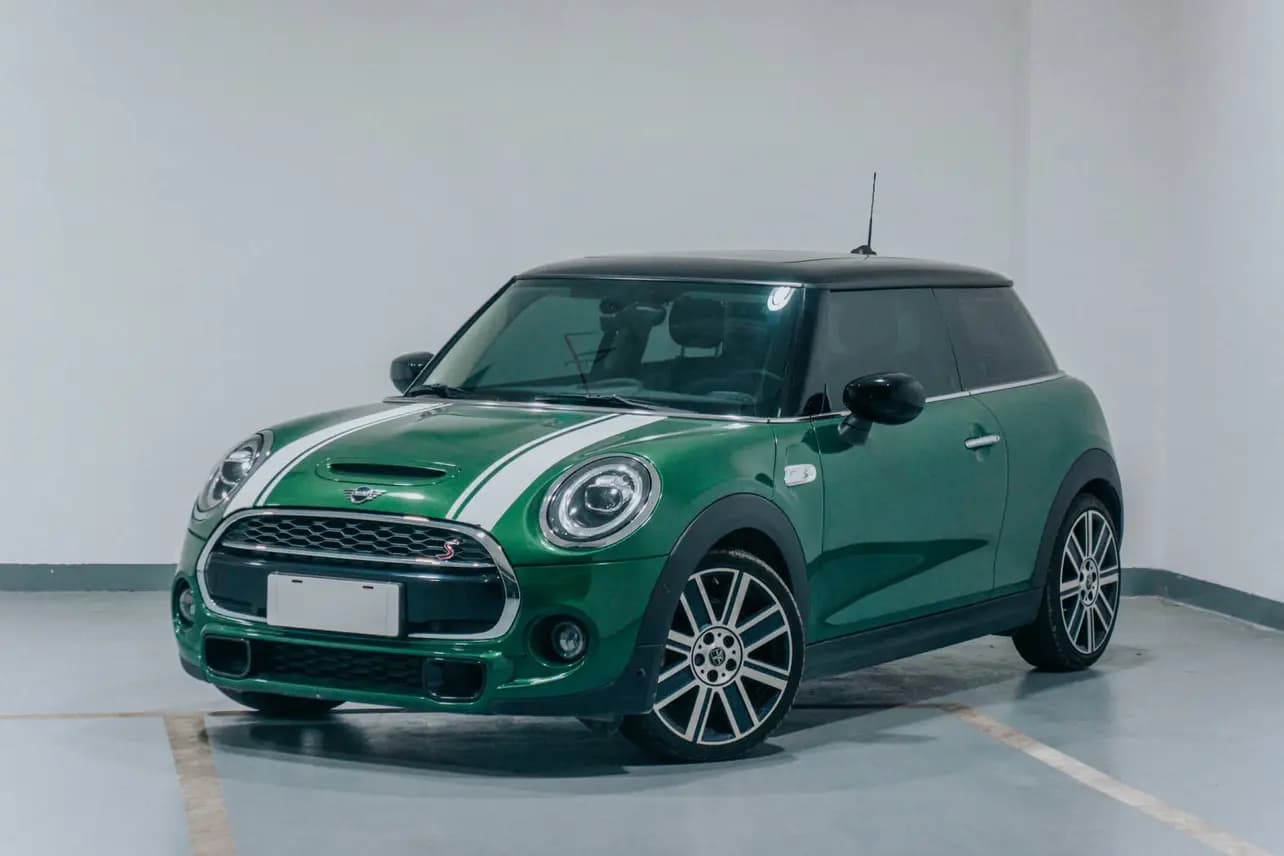 MINI 2021 г. 27000 км.