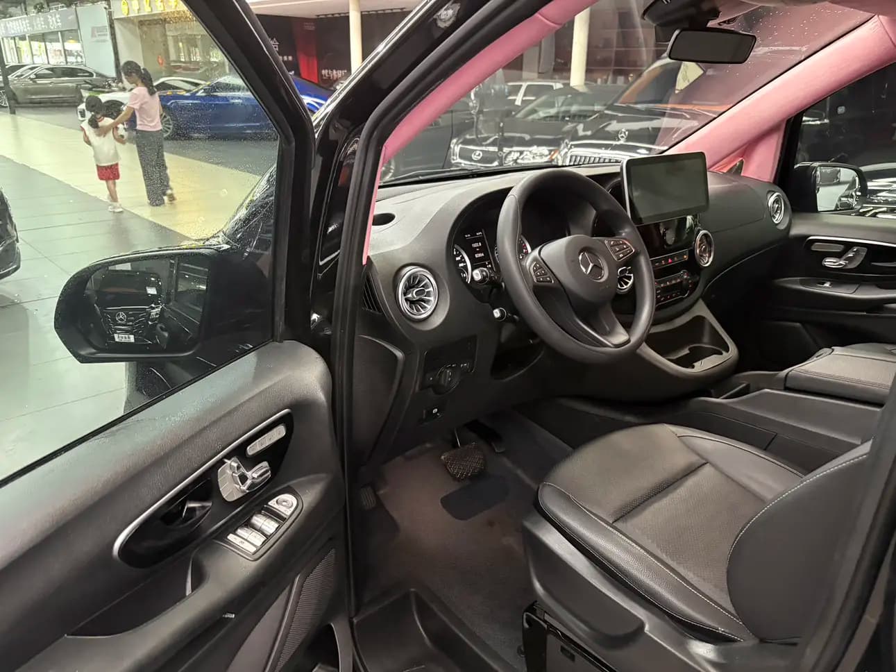 Mercedes-Benz Vito 2023 г. 80031 км. — фото 11