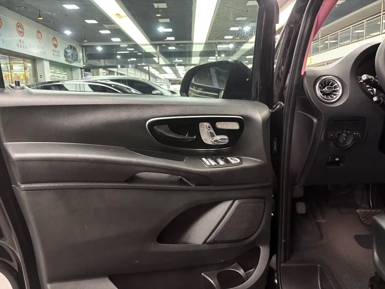 Mercedes-Benz Vito 2023 г. 80031 км. — фото 5