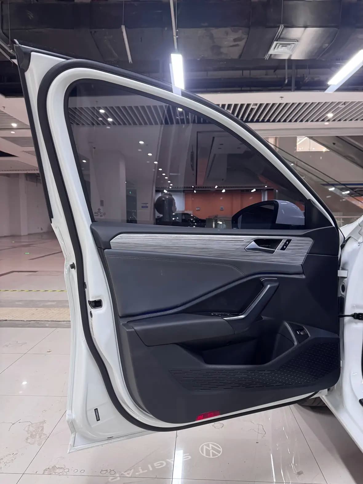 Volkswagen Sagitar 2023 г. 59135 км. — фото 8