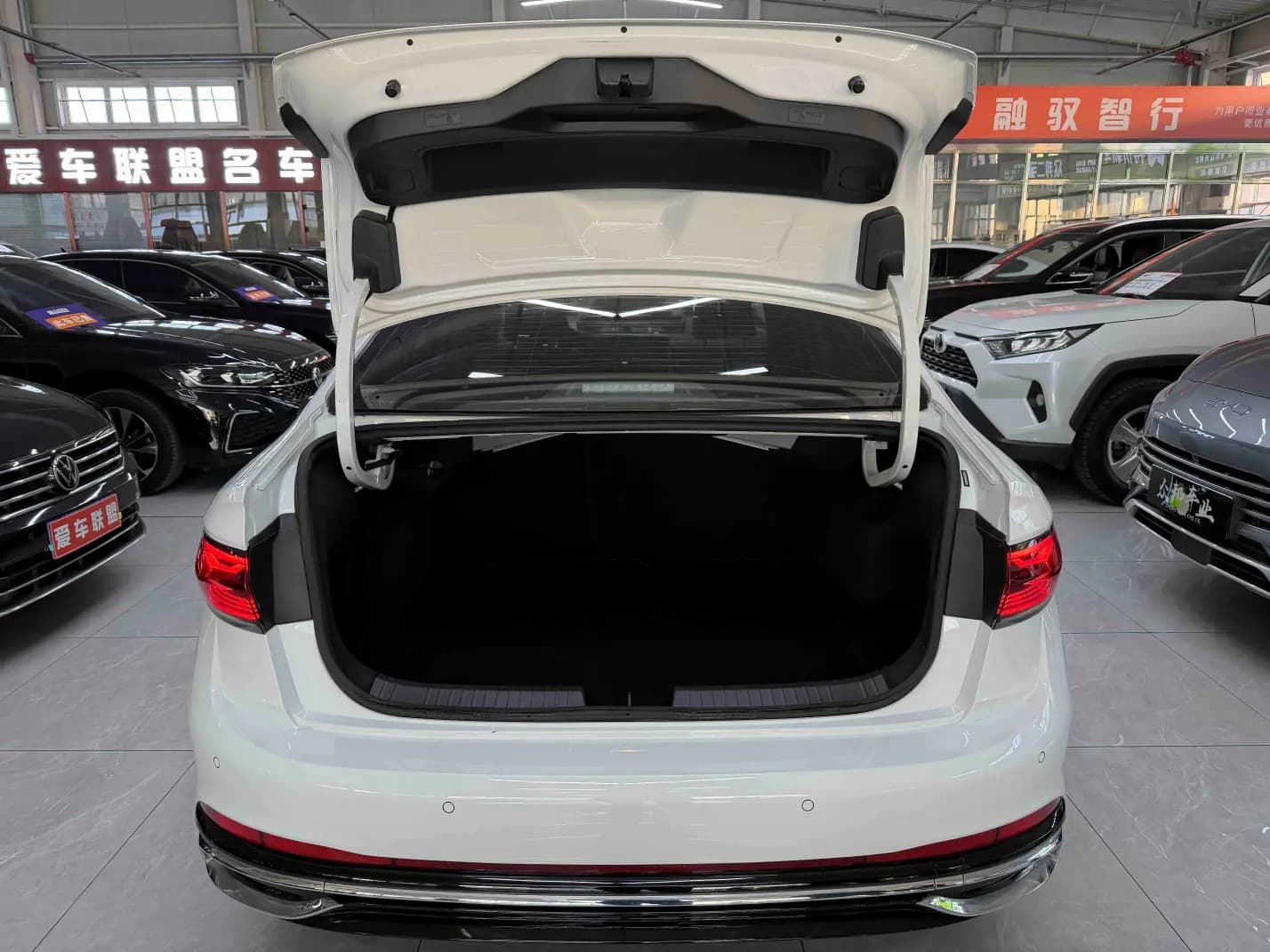 Volkswagen Sagitar 2022 г. 24042 км. — фото 11