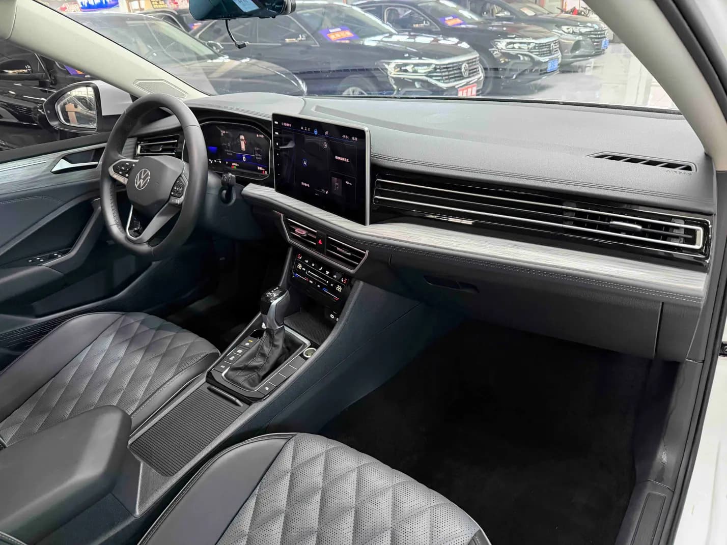 Volkswagen Sagitar 2022 г. 24042 км. — фото 8