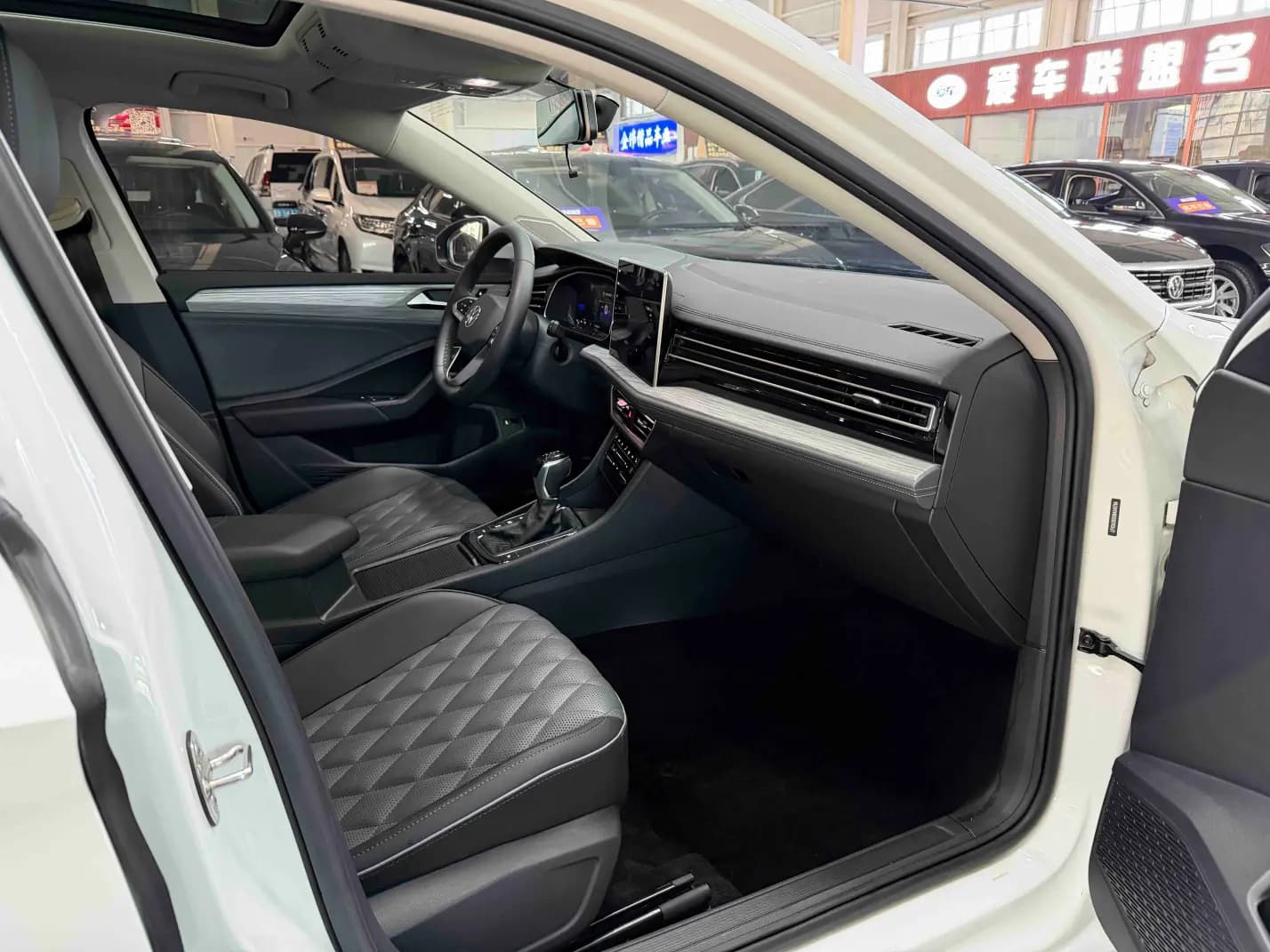 Volkswagen Sagitar 2022 г. 24042 км. — фото 9