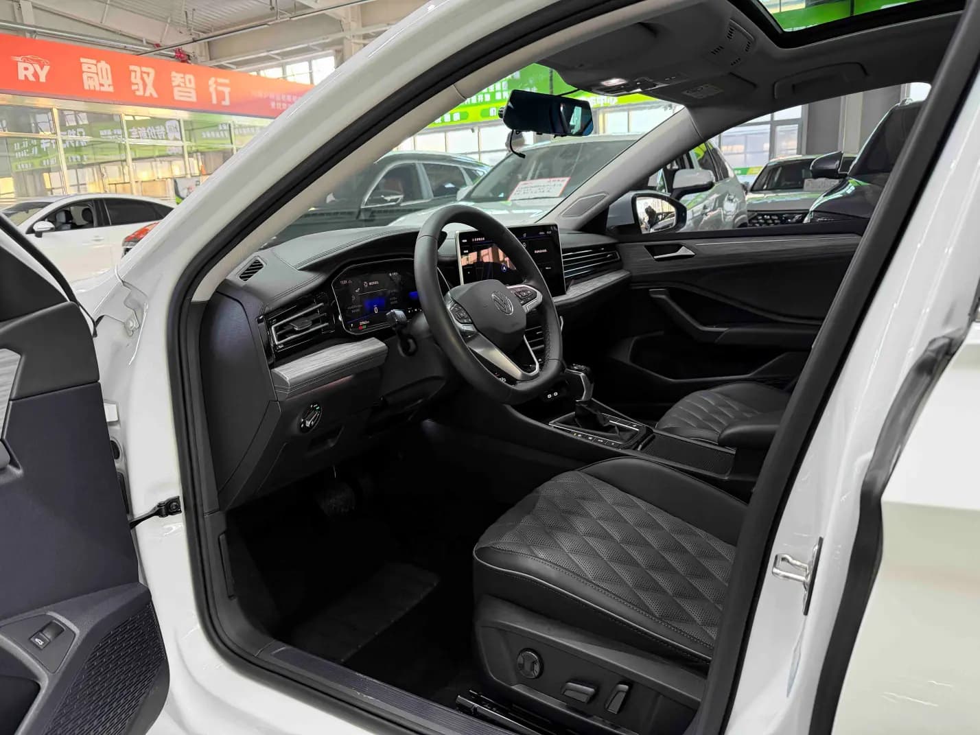 Volkswagen Sagitar 2022 г. 24042 км. — фото 10