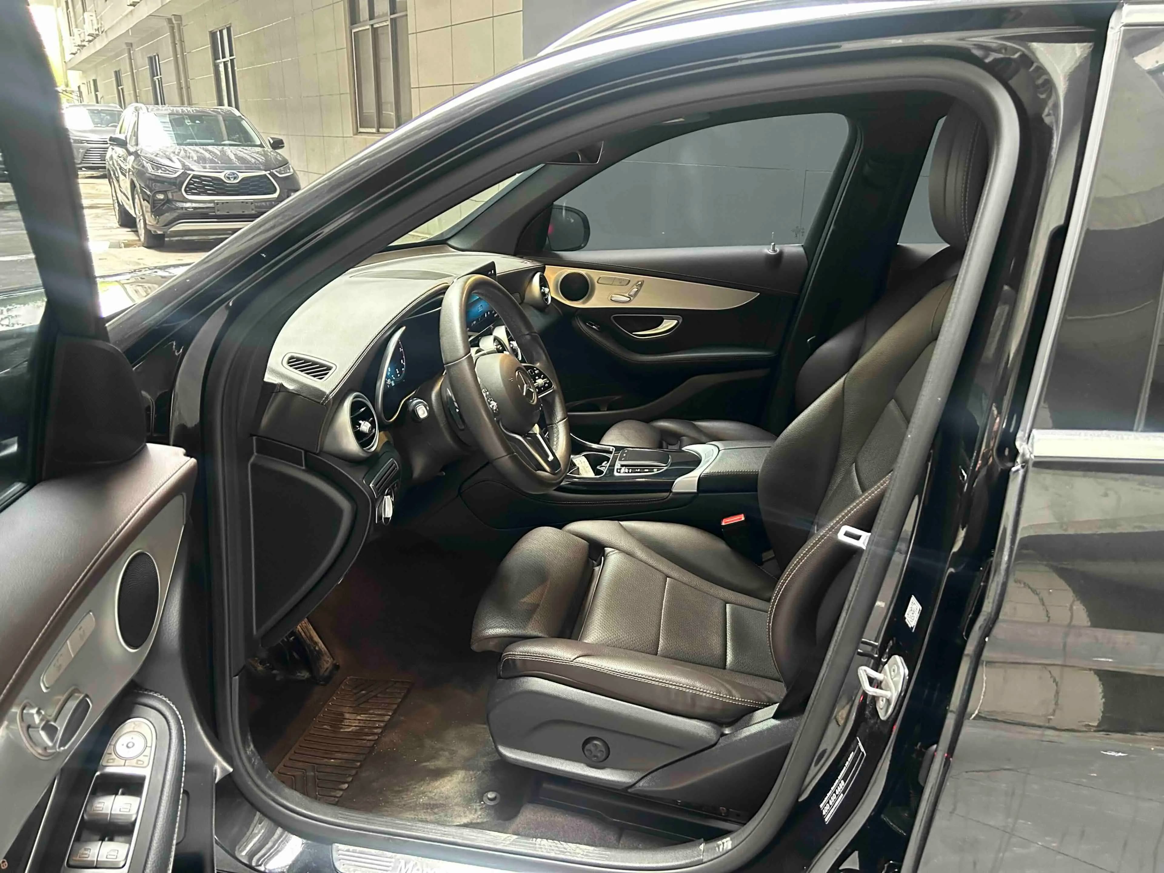 Mercedes-Benz GLC 2021 г. 43066 км. — фото 18