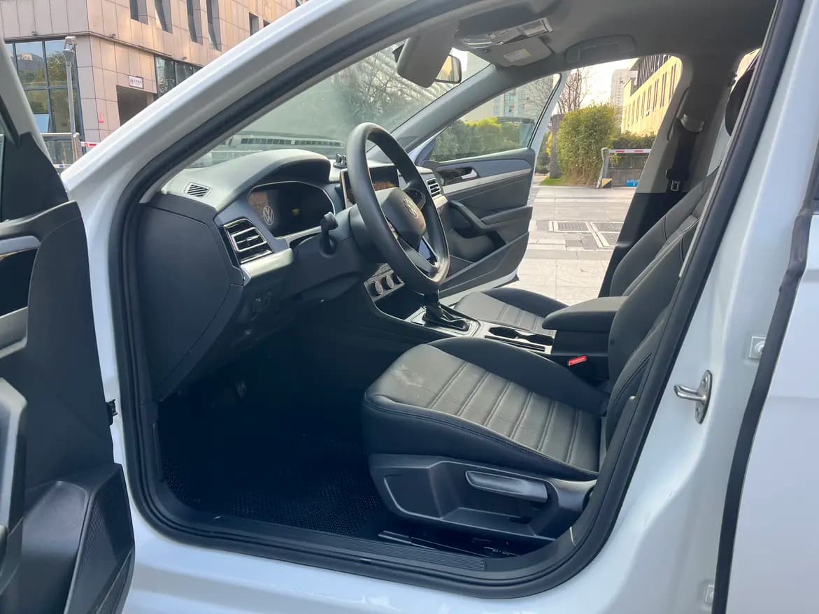 Volkswagen Lavida 2023 г. 36000 км. — фото 13