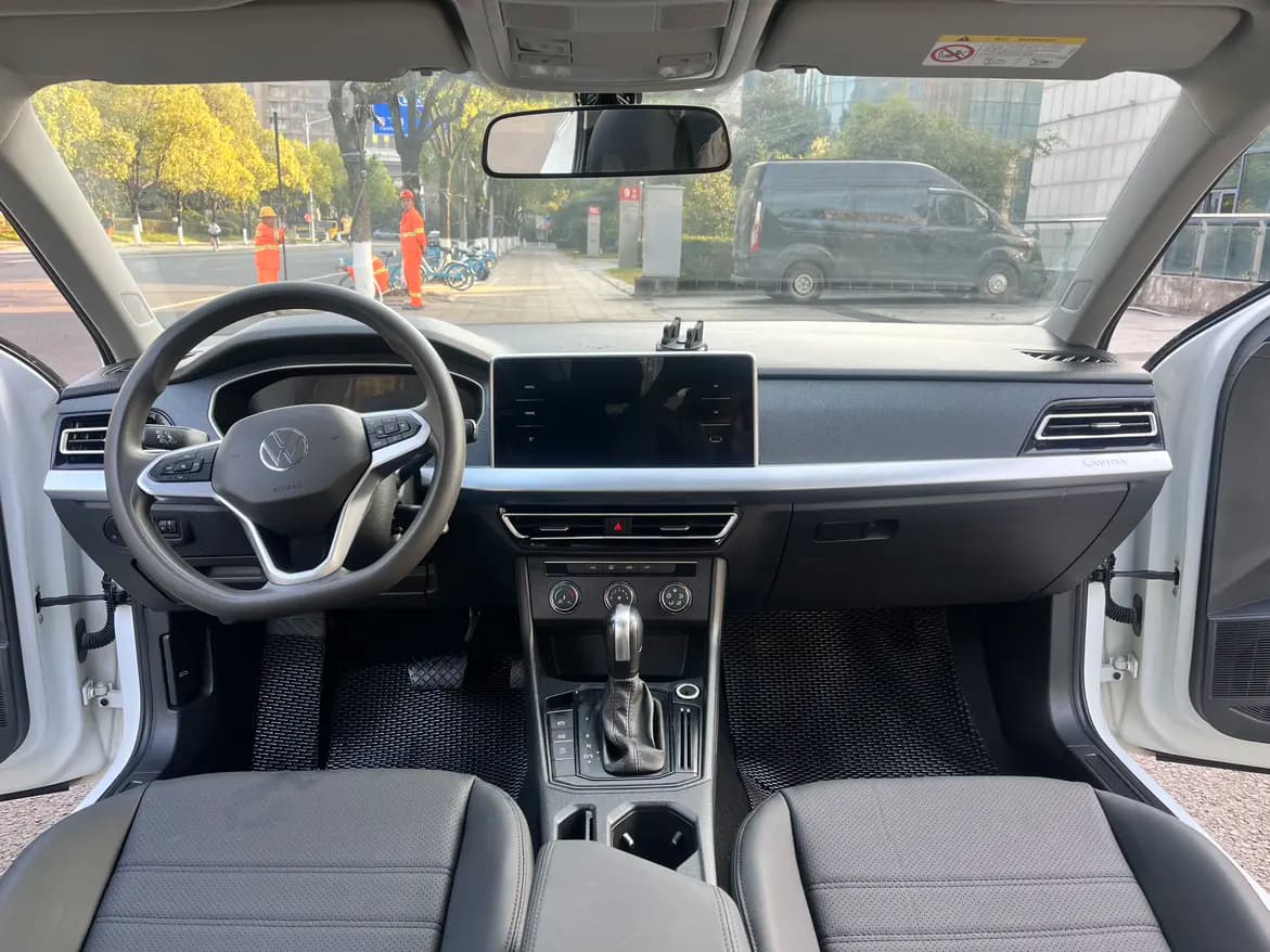 Volkswagen Lavida 2023 г. 36000 км. — фото 9