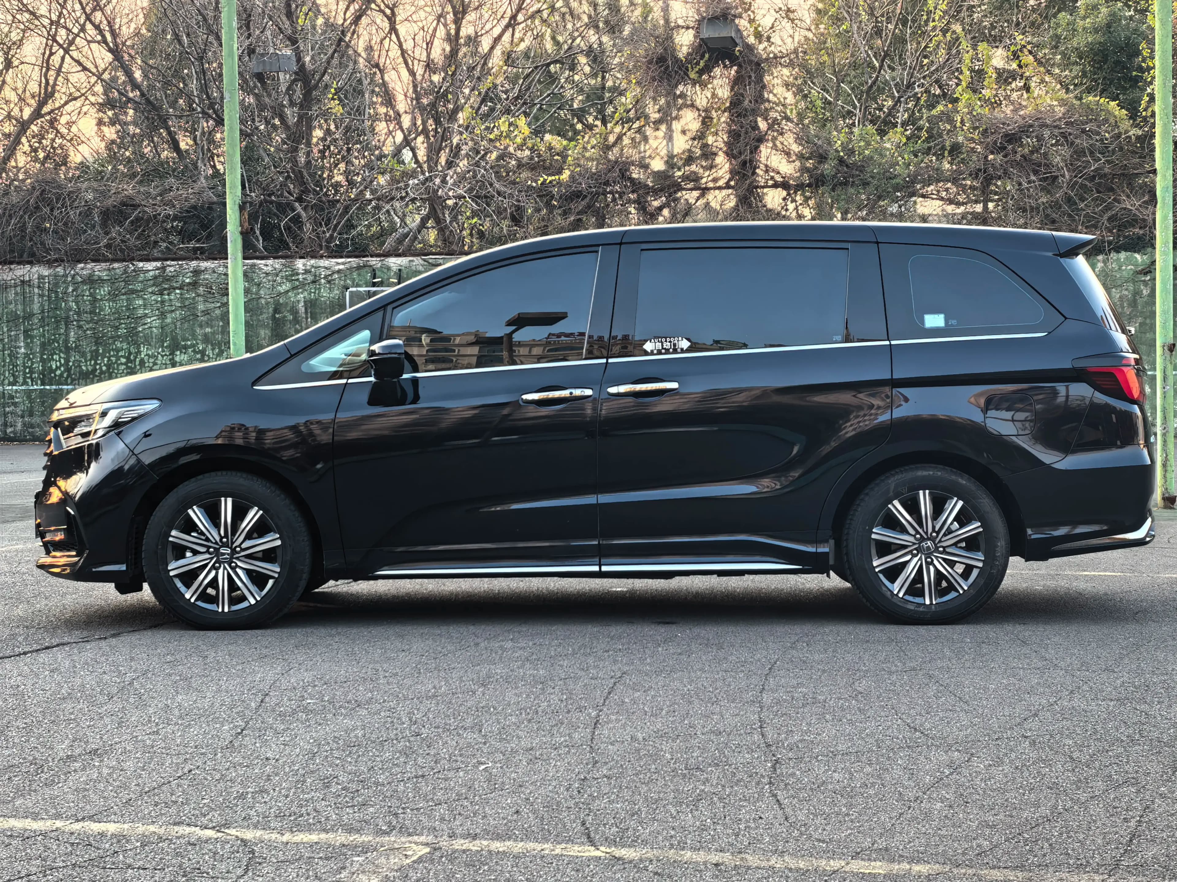 Honda Odyssey 2024 г. 15701 км. — фото 4