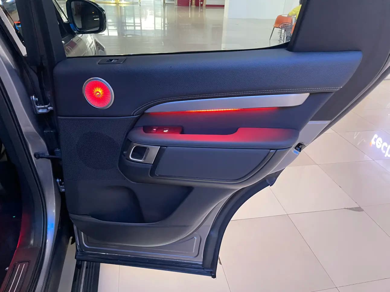 Land Rover Discovery 2021 г. 83147 км. — фото 15