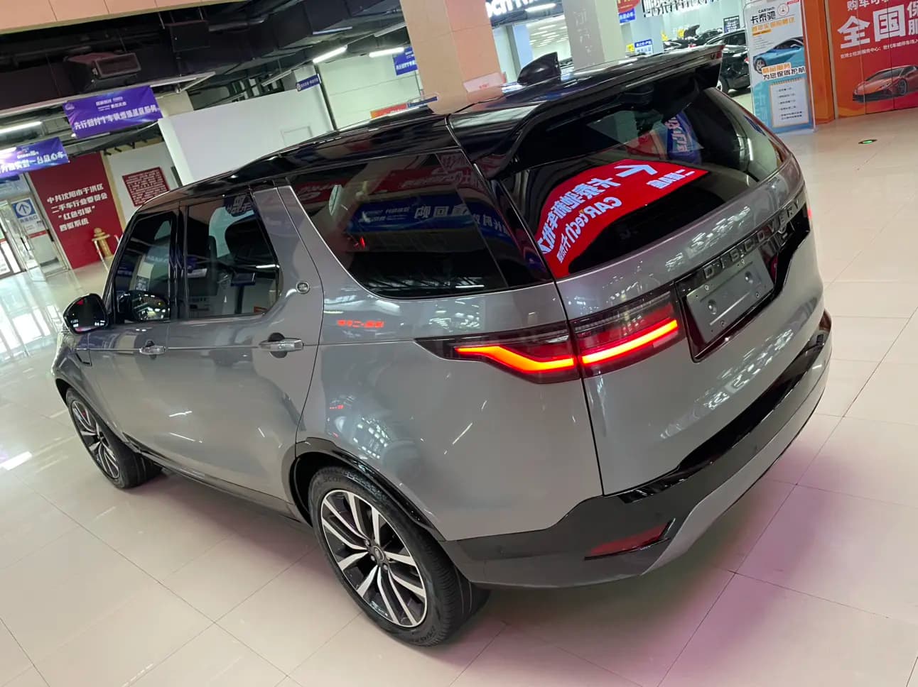 Land Rover Discovery 2021 г. 83147 км. — фото 23