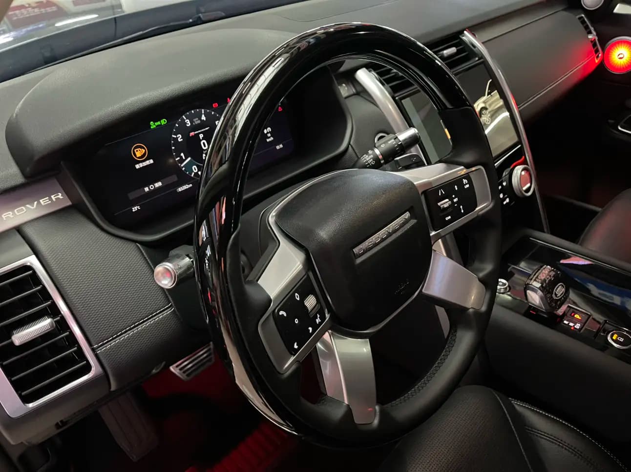 Land Rover Discovery 2021 г. 83147 км. — фото 26
