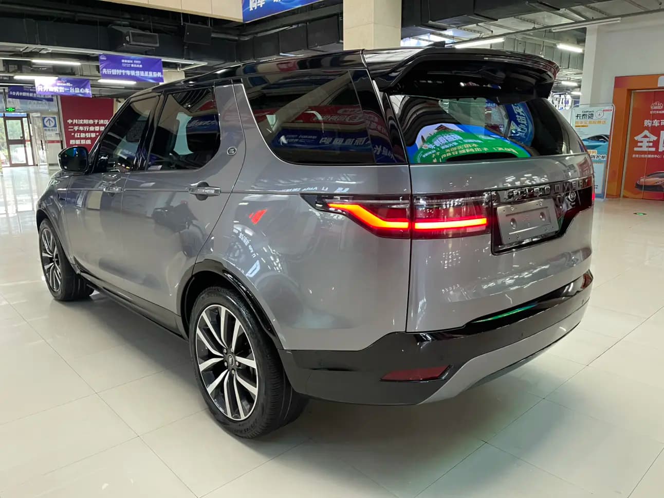 Land Rover Discovery 2021 г. 83147 км. — фото 4