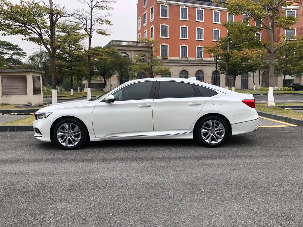 Honda Accord 2021 г. 46935 км. — фото 3