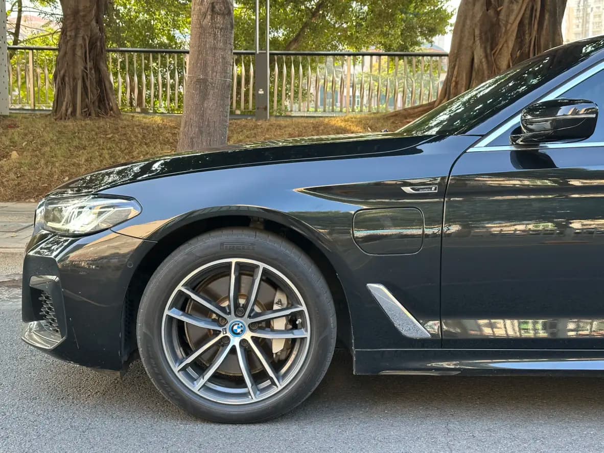 BMW 5 Series PHEV 2022 г. 99067 км. — фото 12