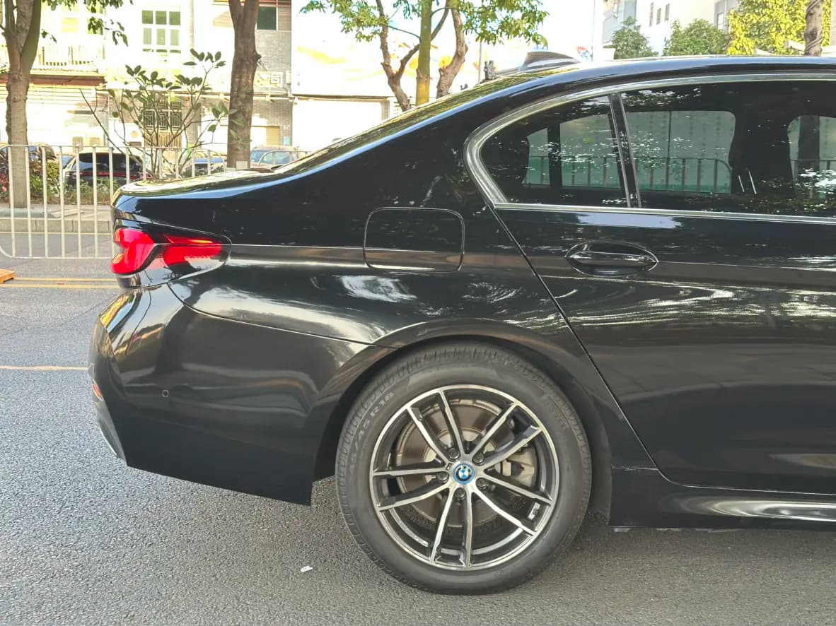 BMW 5 Series PHEV 2022 г. 99067 км. — фото 15