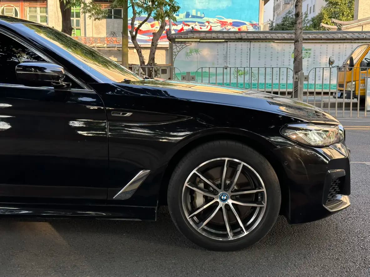 BMW 5 Series PHEV 2022 г. 99067 км. — фото 16