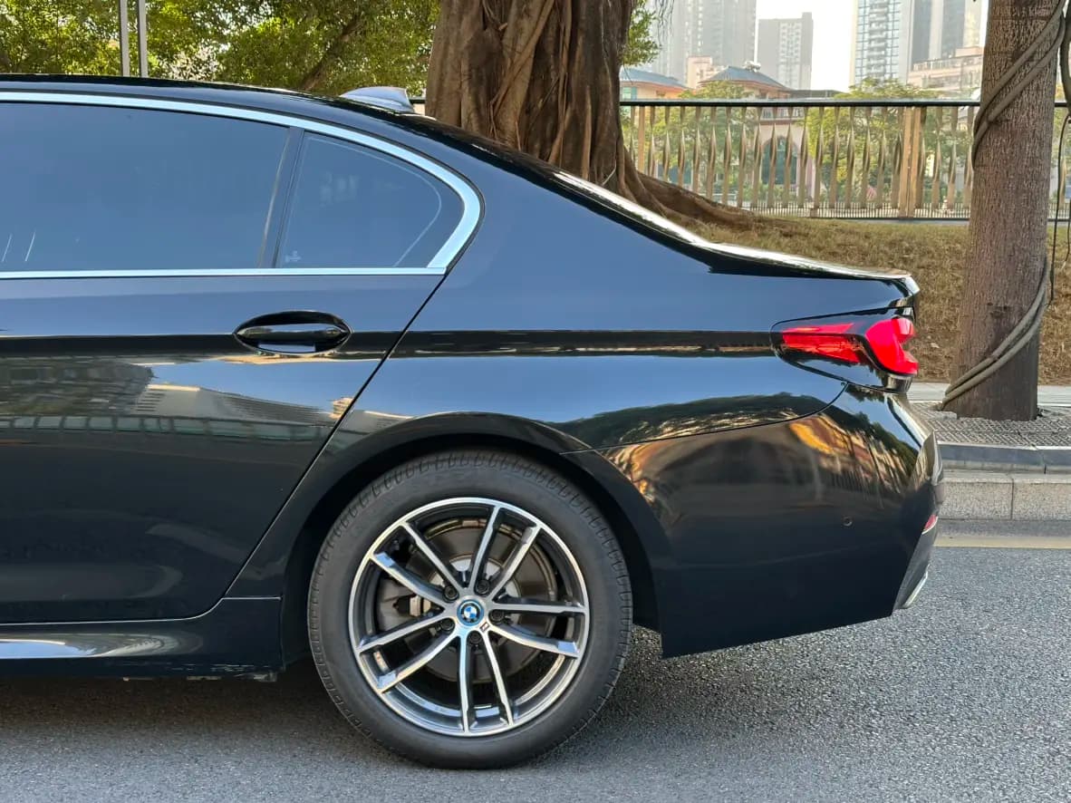 BMW 5 Series PHEV 2022 г. 99067 км. — фото 17