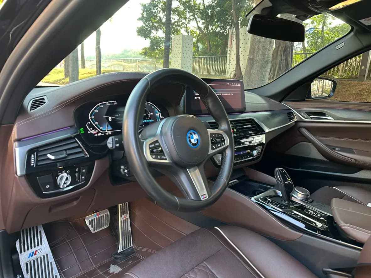BMW 5 Series PHEV 2022 г. 99067 км. — фото 24